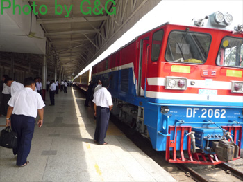 ヤンゴン／バガンの列車