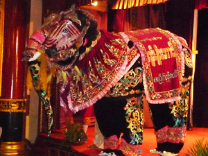 マンダレー付近、チャウセーの象さん舞踊祭り