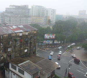 ヤンゴンの雨