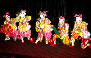 Htwe Oo Myanmar　Puppet　Show場所はASIA  PLAZA  HOTEL（アジアプラザホテル）の Ruby Hallで
