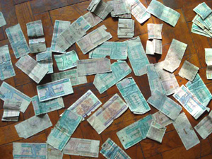 ミャンマーの通貨、汚れや破れでも使えるというもはミャンマーの国内で使用している札は新札を印刷しないことも明らかにした。