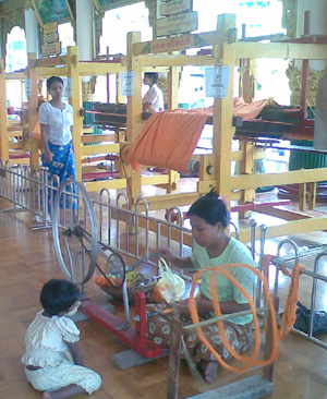 ミャンマー織物祭り