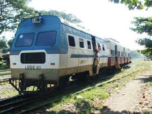 マグエからネーピドゥまで鉄道でもいけるが、１日１本しか動いていない。