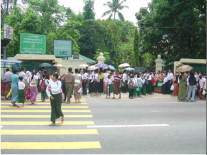ミャンマーの各学校の新学期r